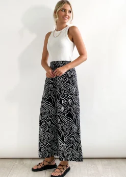 Women Gingham & Heels Pants><noscript><img width=