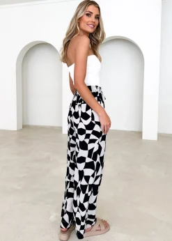 Women Gingham & Heels Pants><noscript><img width=