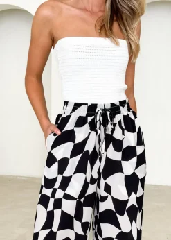 Women Gingham & Heels Pants><noscript><img width=