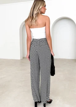 Women Gingham & Heels Pants><noscript><img width=