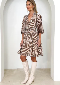 Women Gingham & Heels Short><noscript><img width=