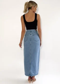 Women Gingham & Heels Crops><noscript><img width=