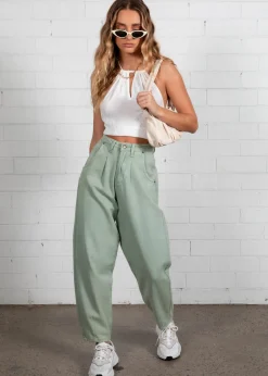 Women Gingham & Heels Crops><noscript><img width=