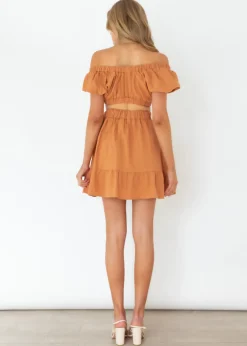 Women Gingham & Heels Crops><noscript><img width=
