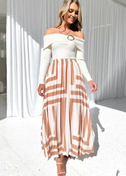 Women Gingham & Heels Skirts><noscript><img width=