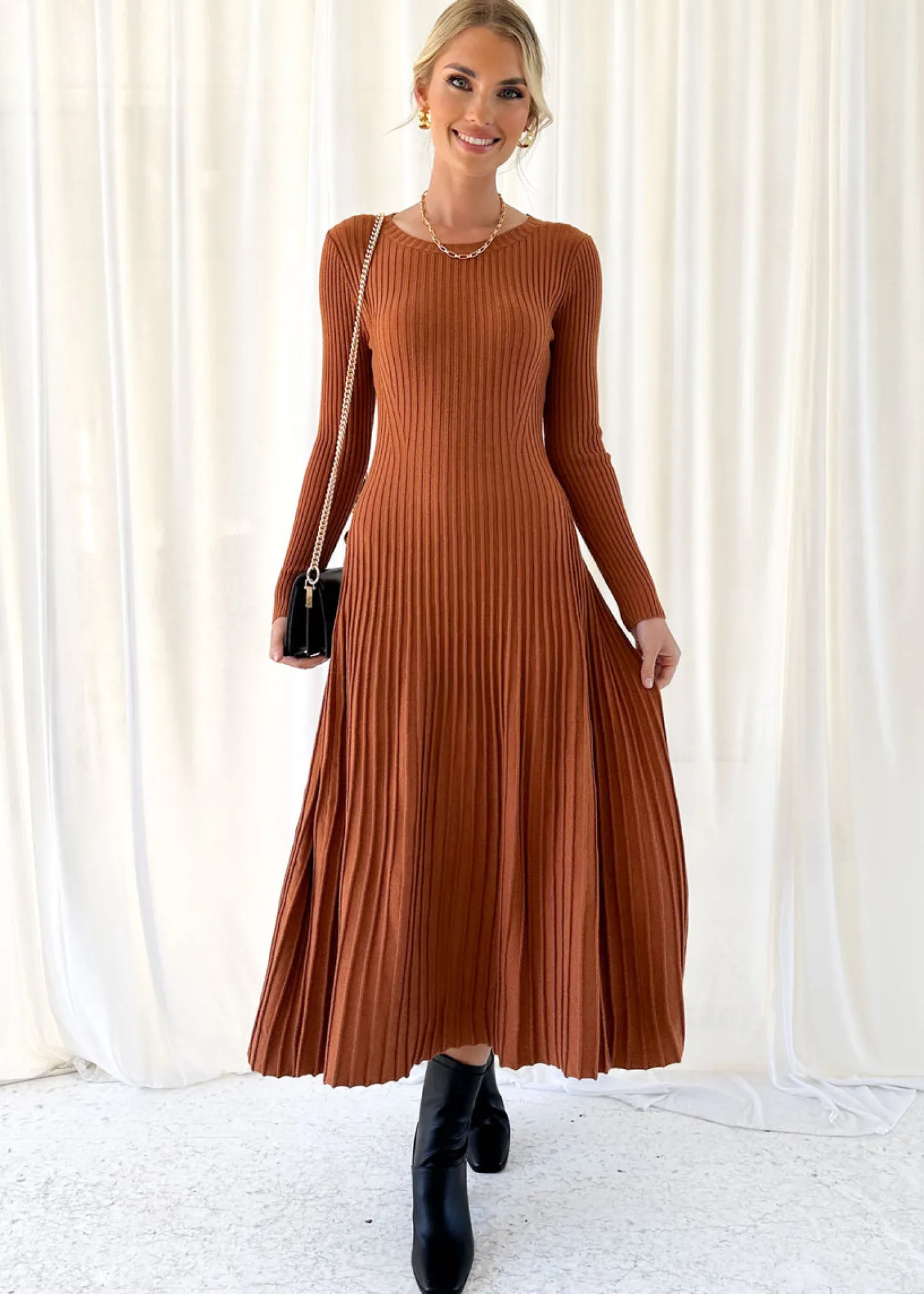 Women Gingham & Heels Knit Dresses>Everly Knit Midi Dress