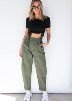 Women Gingham & Heels Crops><noscript><img width=