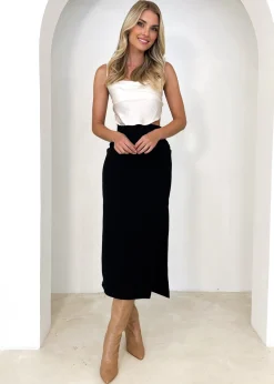 Women Gingham & Heels Crops><noscript><img width=