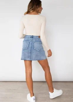 Women Gingham & Heels Crops><noscript><img width=