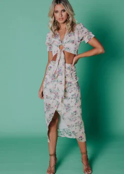 Women Gingham & Heels Crops><noscript><img width=