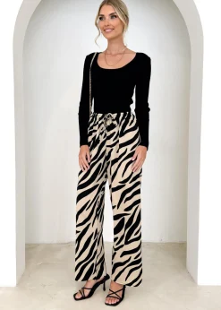 Women Gingham & Heels Pants><noscript><img width=