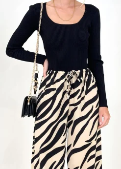 Women Gingham & Heels Pants><noscript><img width=