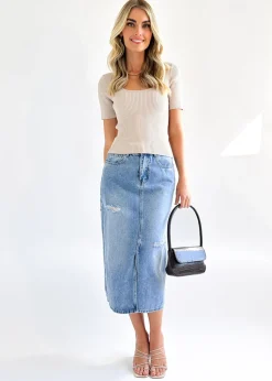 Women Gingham & Heels Basic Tops><noscript><img width=