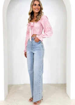 Women Gingham & Heels Crops><noscript><img width=