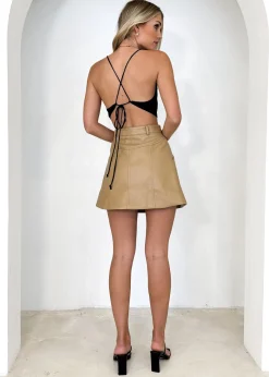 Women Gingham & Heels Crops><noscript><img width=