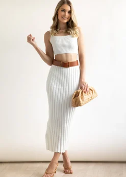 Women Gingham & Heels Crops><noscript><img width=