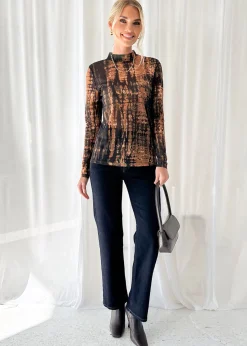 Women Gingham & Heels Basic Tops><noscript><img width=