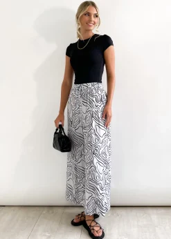 Women Gingham & Heels Basic Tops><noscript><img width=