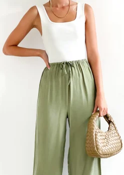 Women Gingham & Heels Pants><noscript><img width=