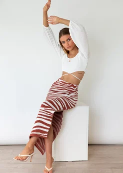 Women Gingham & Heels Crops><noscript><img width=