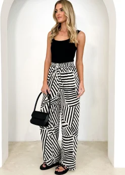 Women Gingham & Heels Pants><noscript><img width=
